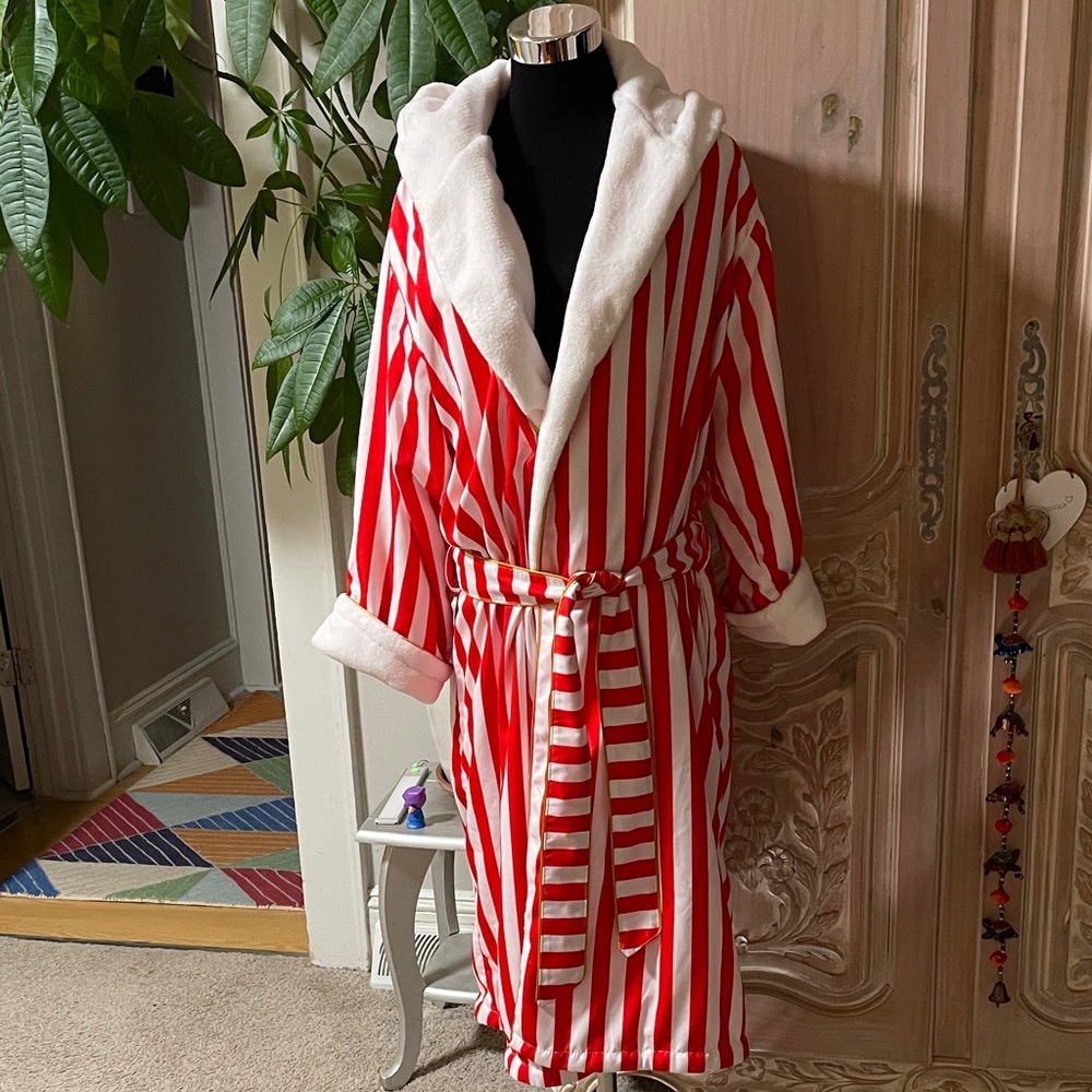TRULY Very Sexy Valentine's Day Red White Striped Bath Robe
